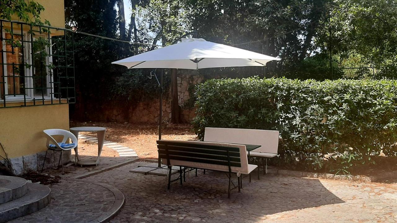 Old Captain'S Apartments - In A Pine Wood By The Sea And Tennis Courts سبليت المظهر الخارجي الصورة