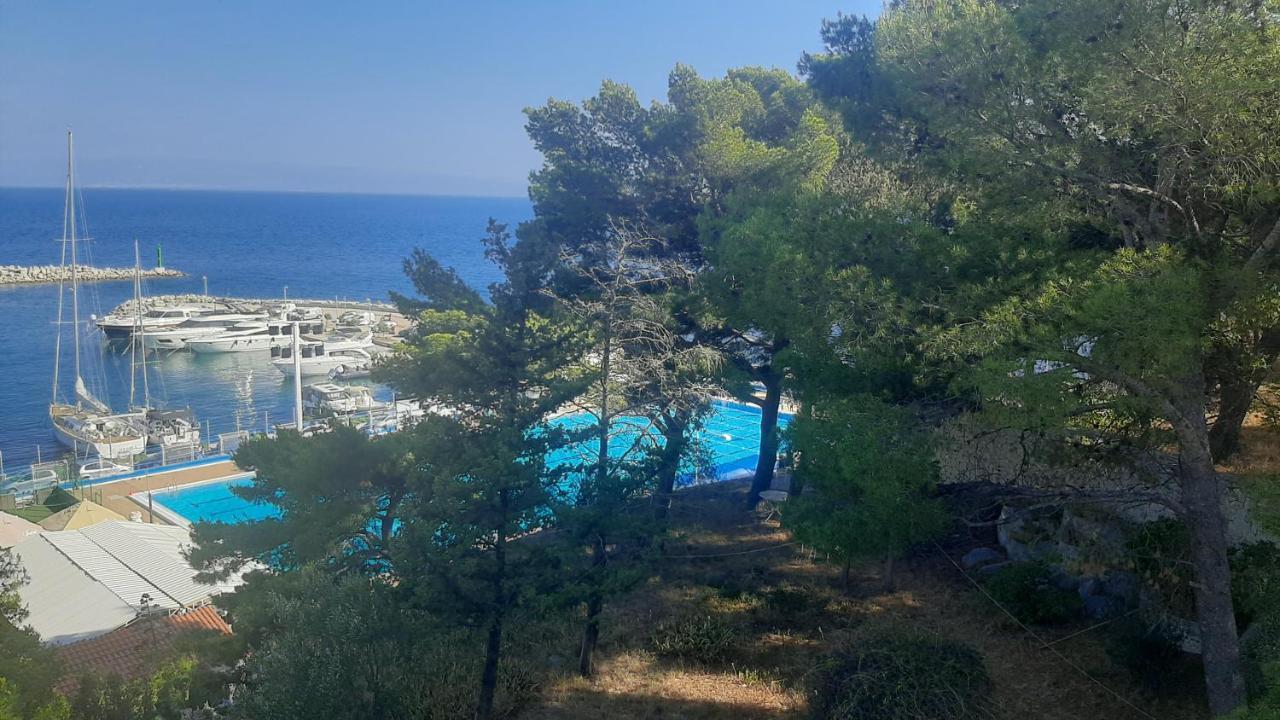 Old Captain'S Apartments - In A Pine Wood By The Sea And Tennis Courts سبليت المظهر الخارجي الصورة