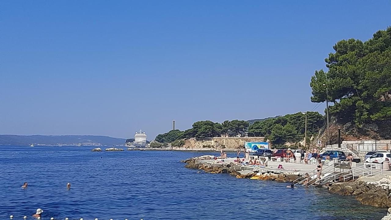 Old Captain'S Apartments - In A Pine Wood By The Sea And Tennis Courts سبليت المظهر الخارجي الصورة