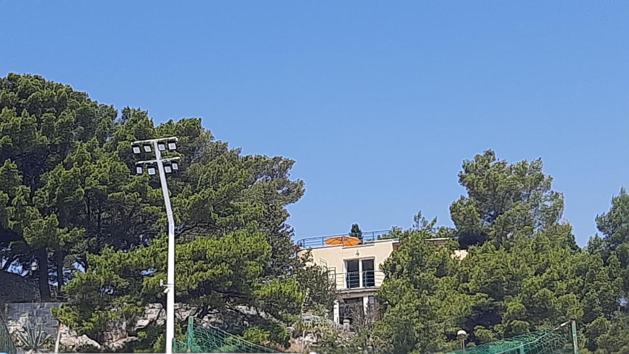 Old Captain'S Apartments - In A Pine Wood By The Sea And Tennis Courts سبليت المظهر الخارجي الصورة
