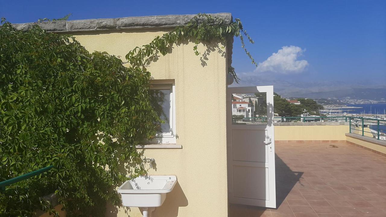 Old Captain'S Apartments - In A Pine Wood By The Sea And Tennis Courts سبليت المظهر الخارجي الصورة