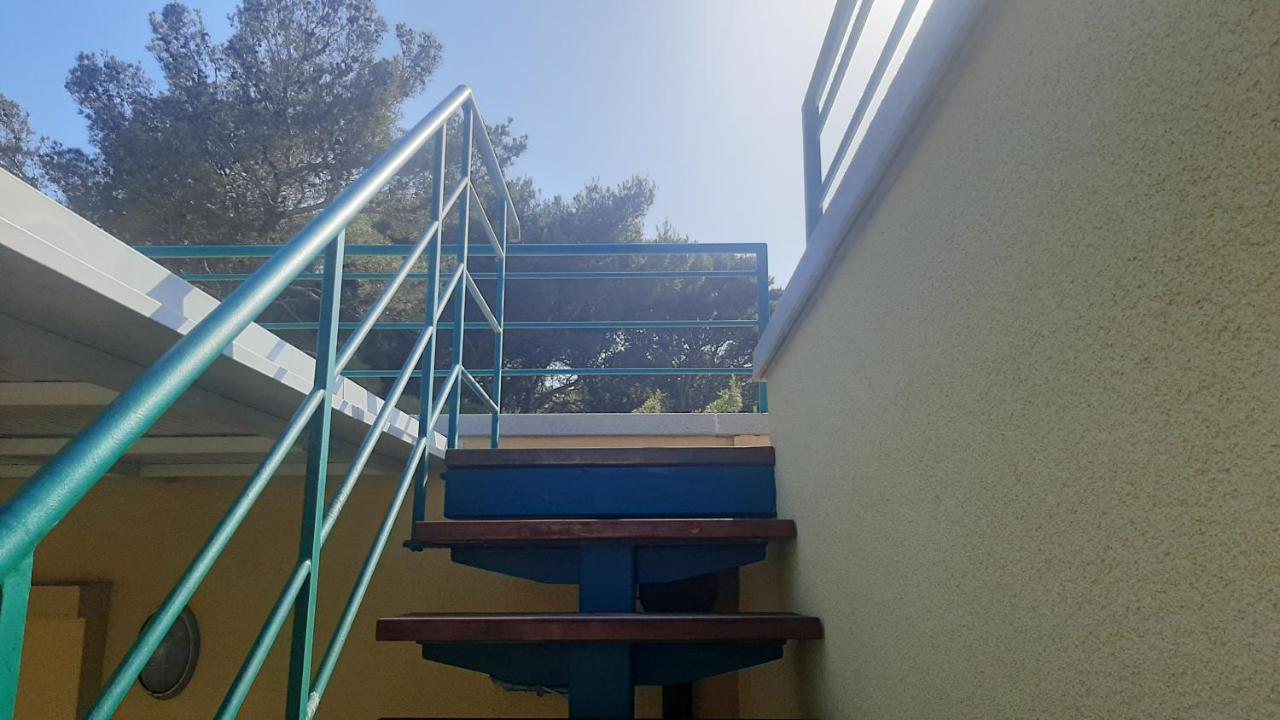 Old Captain'S Apartments - In A Pine Wood By The Sea And Tennis Courts سبليت المظهر الخارجي الصورة