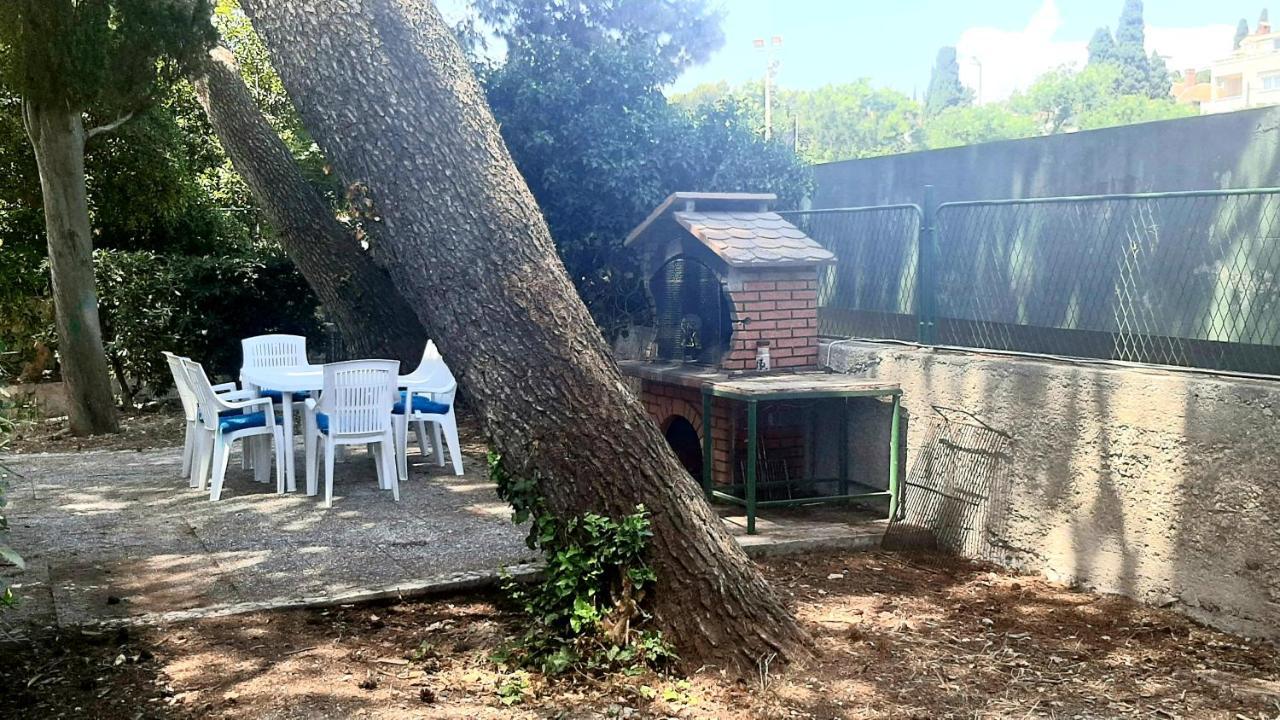 Old Captain'S Apartments - In A Pine Wood By The Sea And Tennis Courts سبليت المظهر الخارجي الصورة