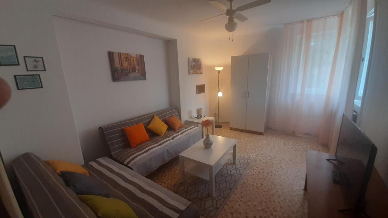 Old Captain'S Apartments - In A Pine Wood By The Sea And Tennis Courts سبليت المظهر الخارجي الصورة