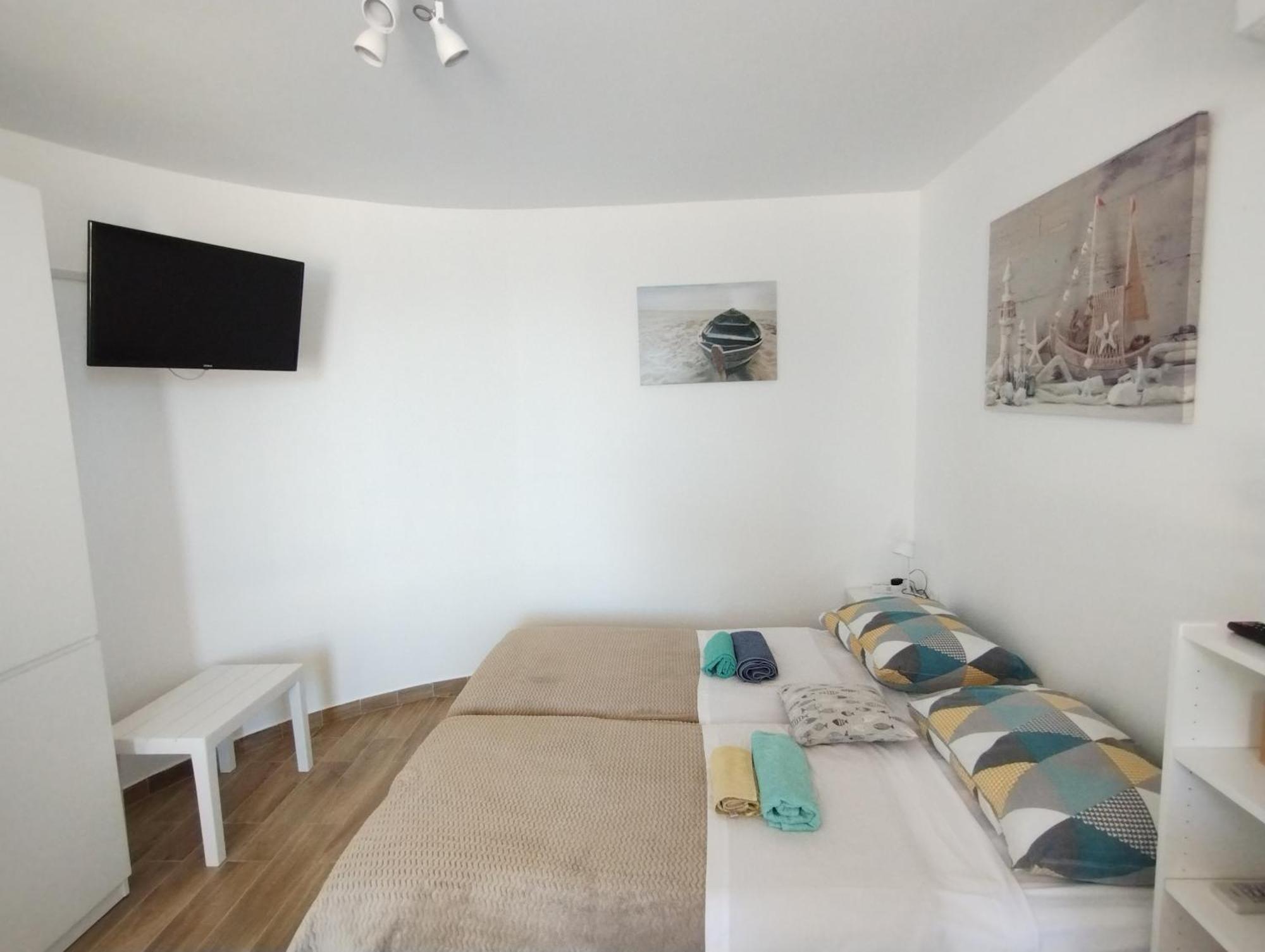 Old Captain'S Apartments - In A Pine Wood By The Sea And Tennis Courts سبليت المظهر الخارجي الصورة