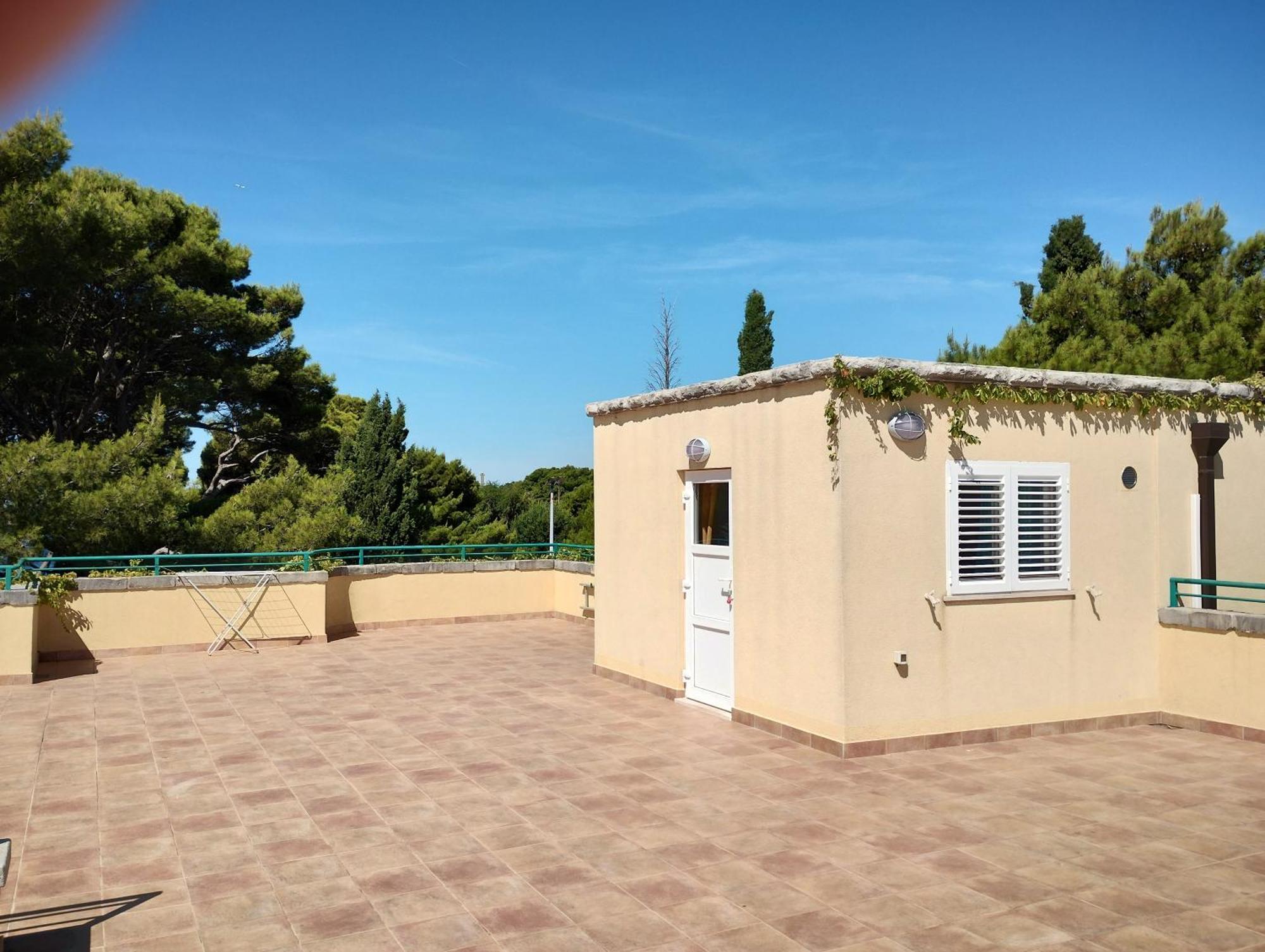 Old Captain'S Apartments - In A Pine Wood By The Sea And Tennis Courts سبليت المظهر الخارجي الصورة