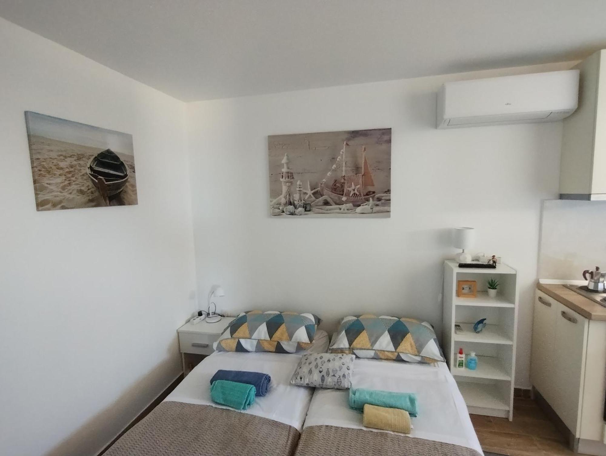 Old Captain'S Apartments - In A Pine Wood By The Sea And Tennis Courts سبليت الغرفة الصورة